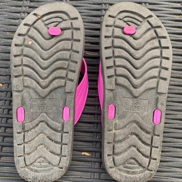 Girls hard plastic flip flops - Picture 4 of 5